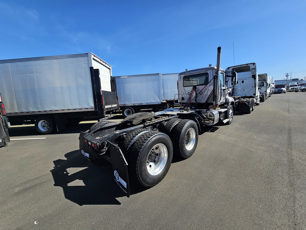 2017 Mack Trucks, Inc. CXU600 677399