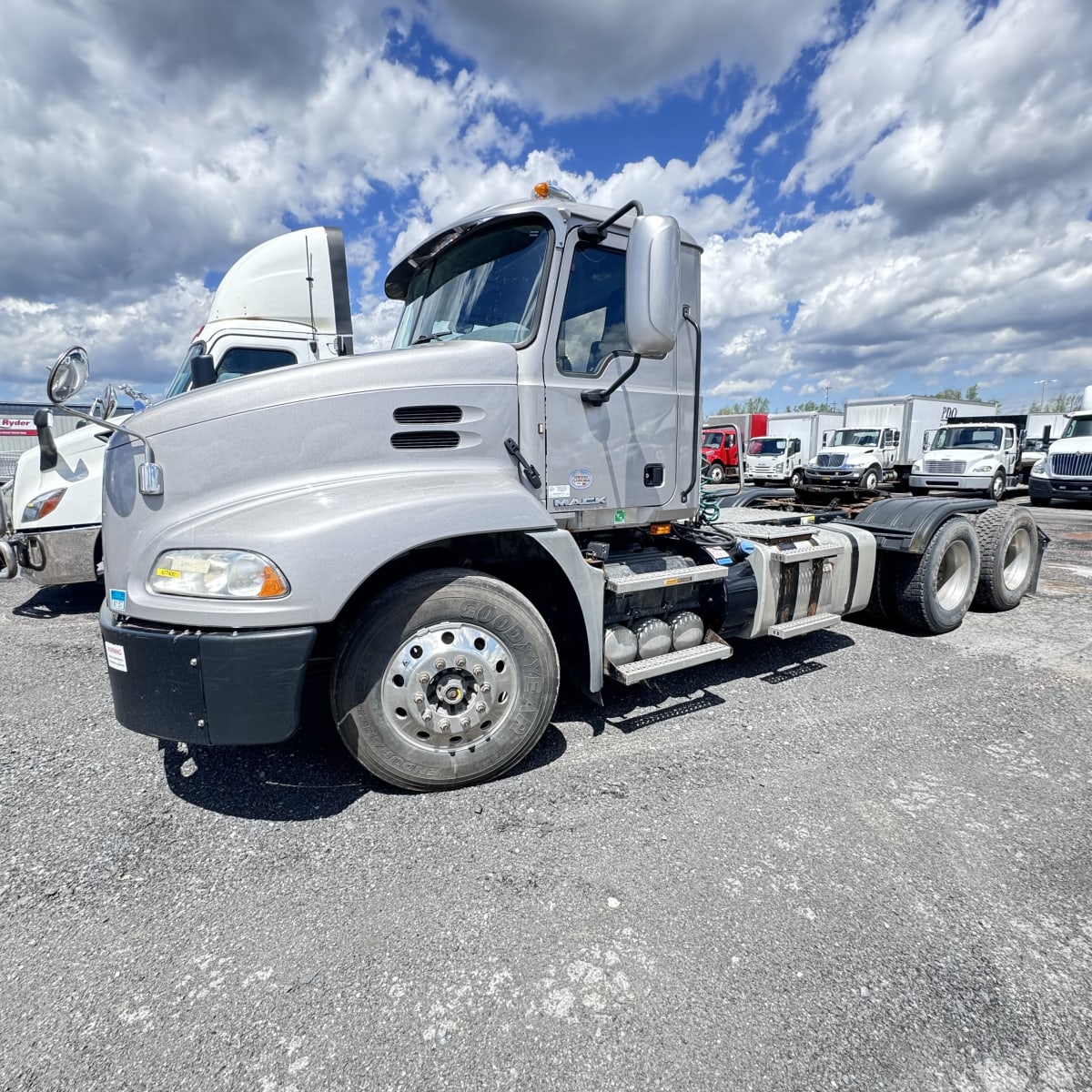 2017 Mack Trucks, Inc. CXU600 677400