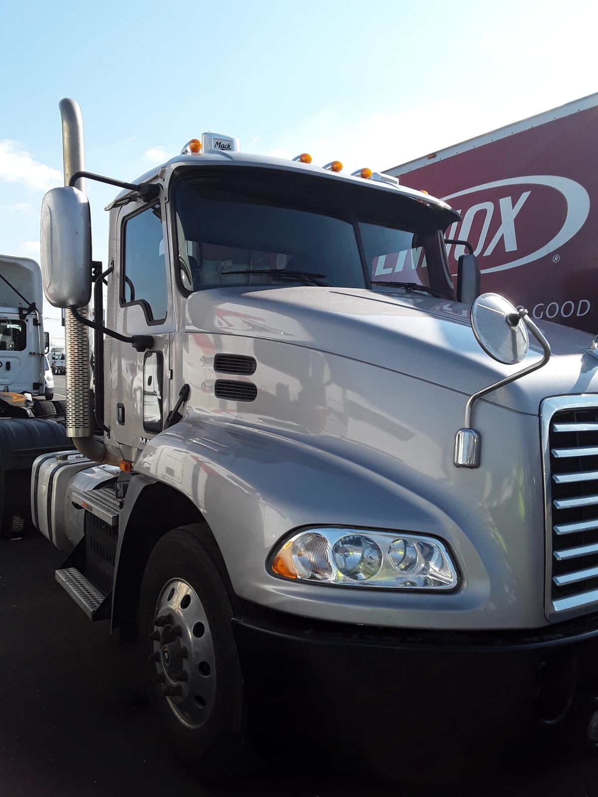 2017 Mack Trucks, Inc. CXU600 677403