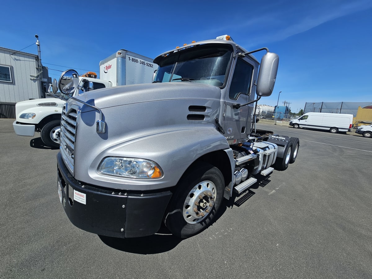 2017 Mack Trucks, Inc. CXU600 677411