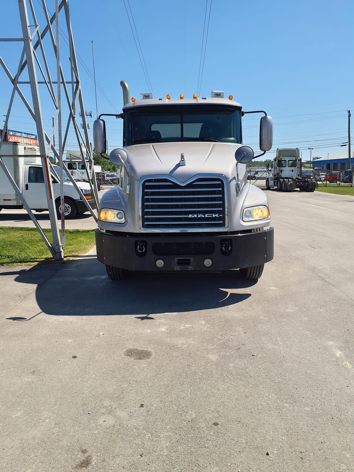 2017 Mack Trucks, Inc. CXU600 677415