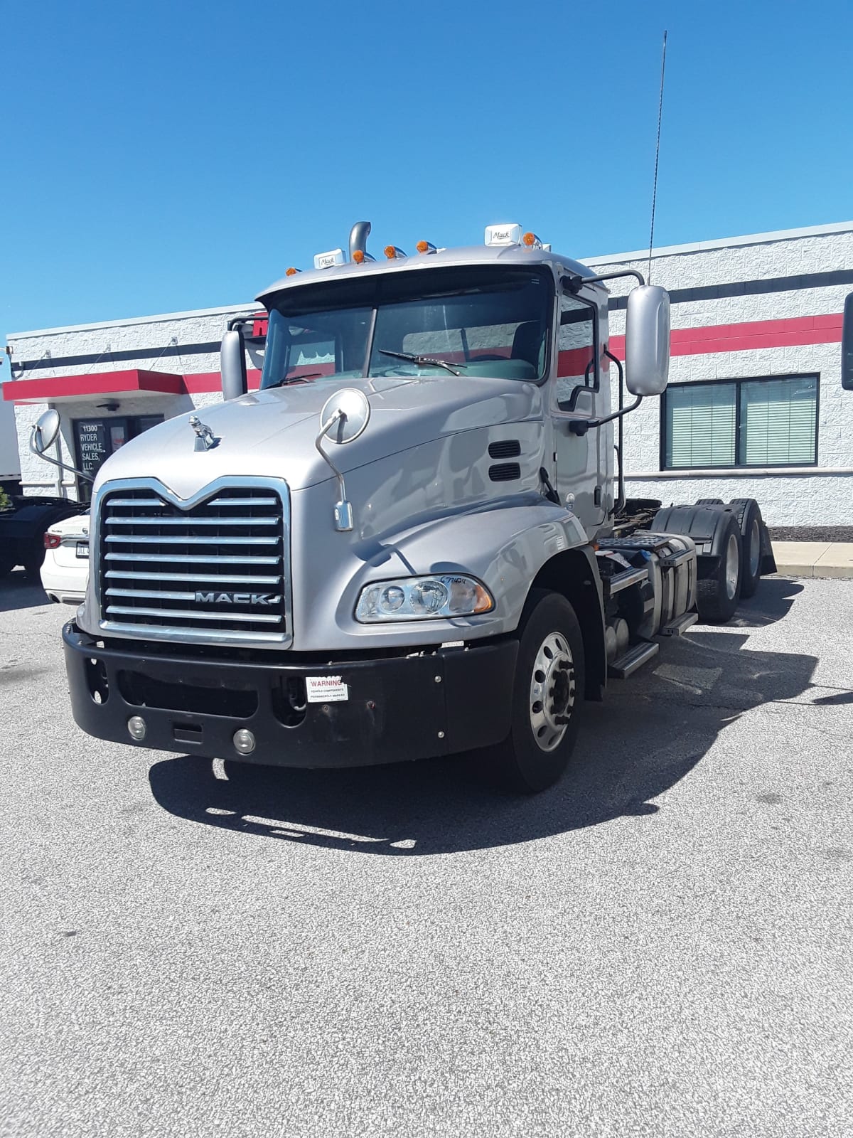 2017 Mack Trucks, Inc. CXU600 677425