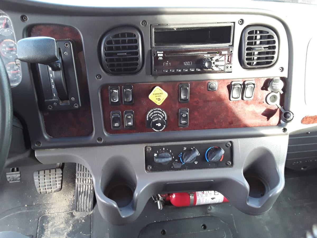 2017 Freightliner/Mercedes M2 106 677570