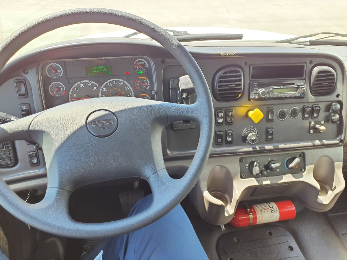 2017 Freightliner/Mercedes M2 106 677609