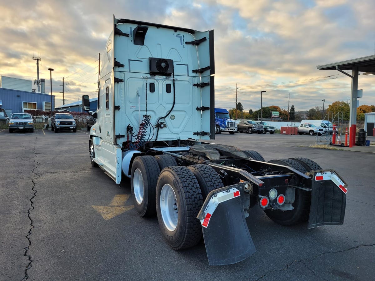 2017 Freightliner/Mercedes CASCADIA 125 677663