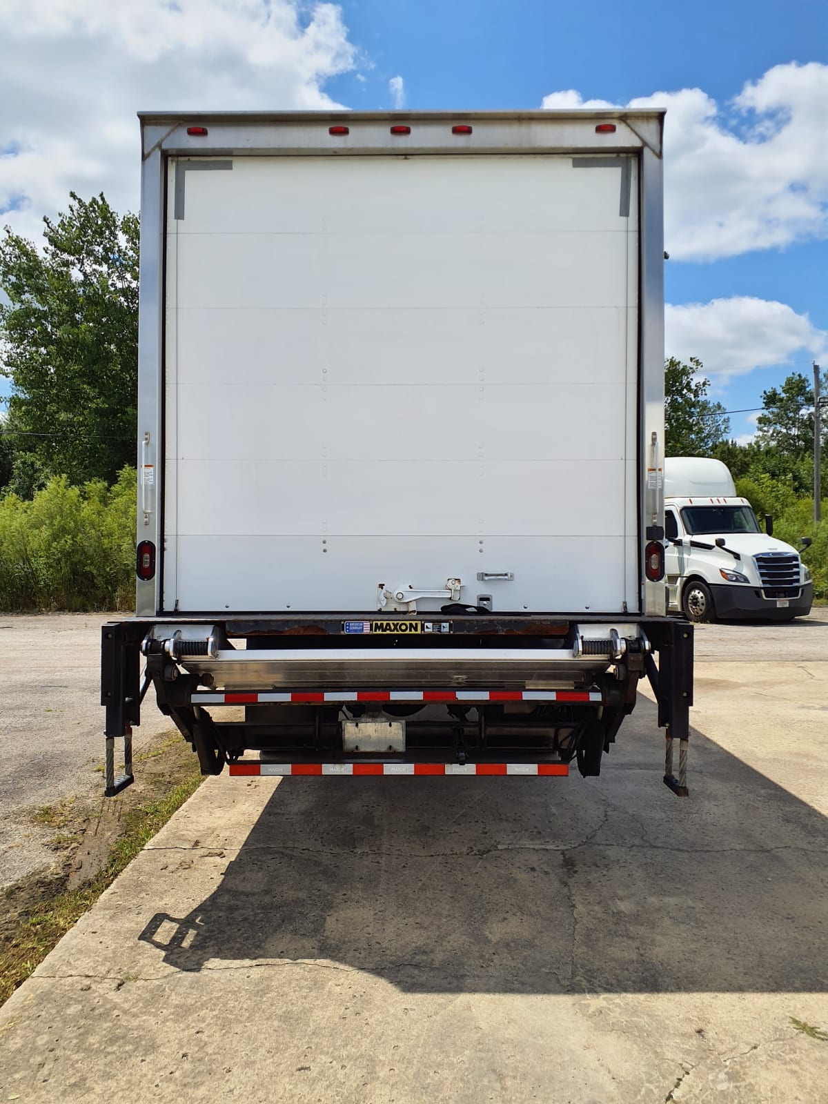 2017 Freightliner/Mercedes M2 106 677689