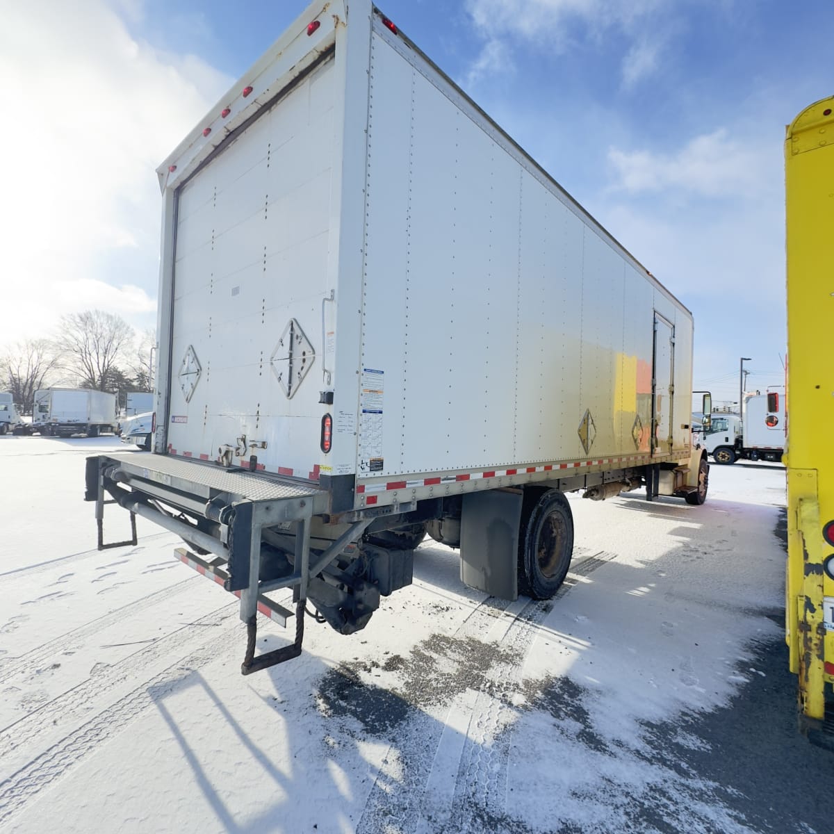 2017 Freightliner/Mercedes M2 106 677784