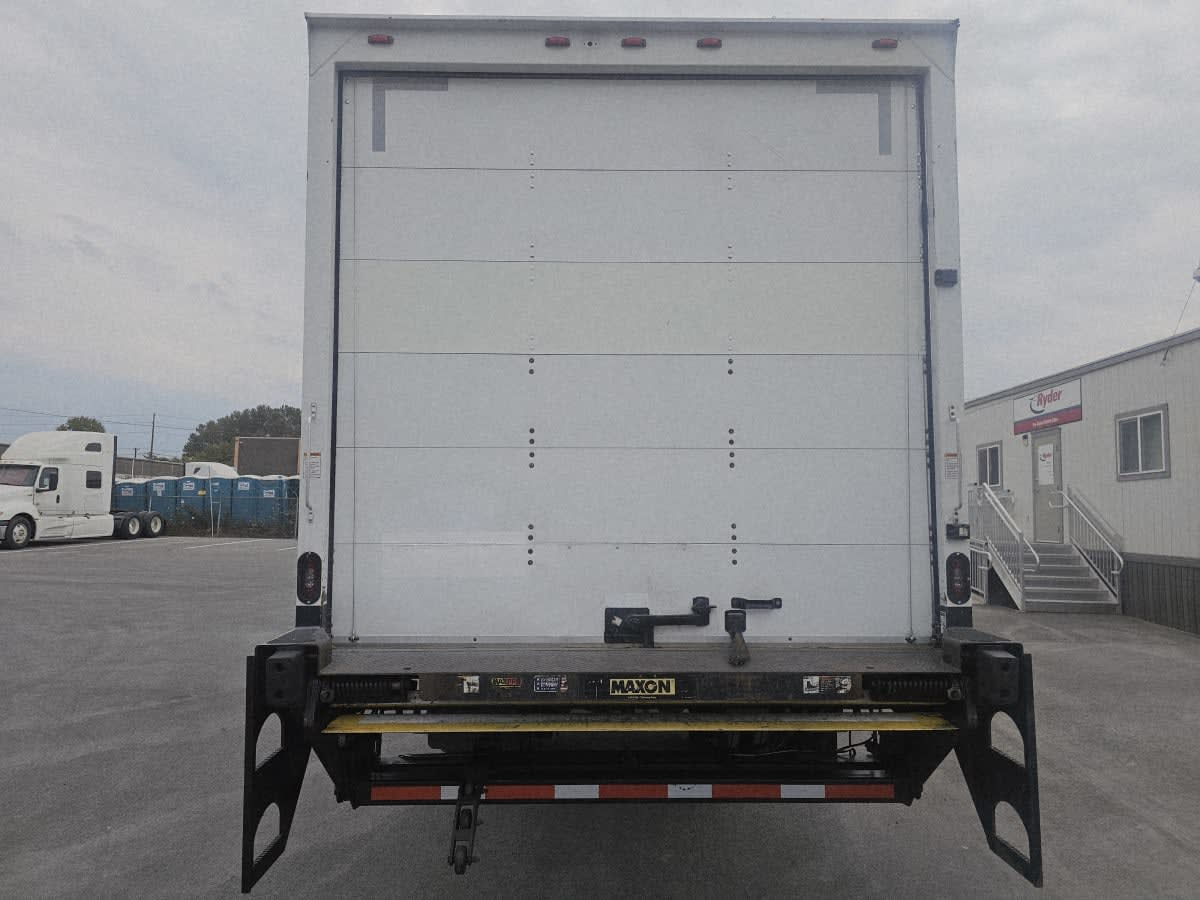 2017 Freightliner M2 106 677870