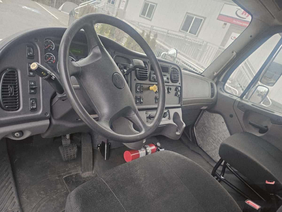 2017 Freightliner M2 106 677870