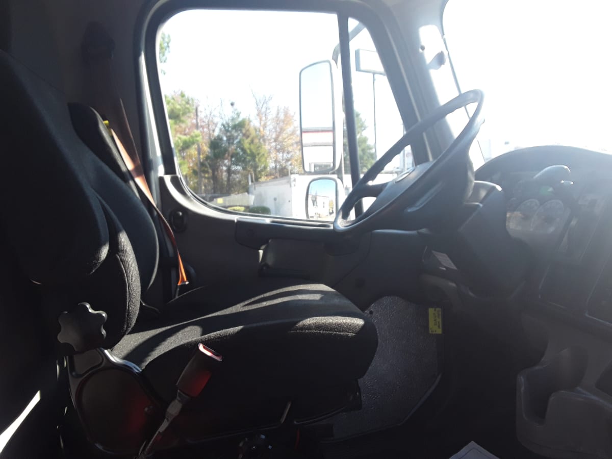 2017 Freightliner/Mercedes M2 106 677872