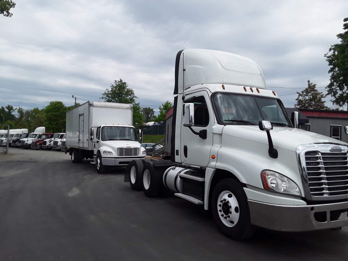 2017 Freightliner/Mercedes CASCADIA 125 677873