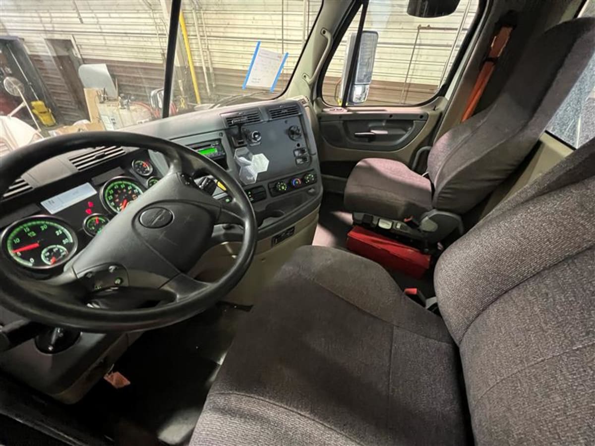 2017 Freightliner/Mercedes CASCADIA 125 677901