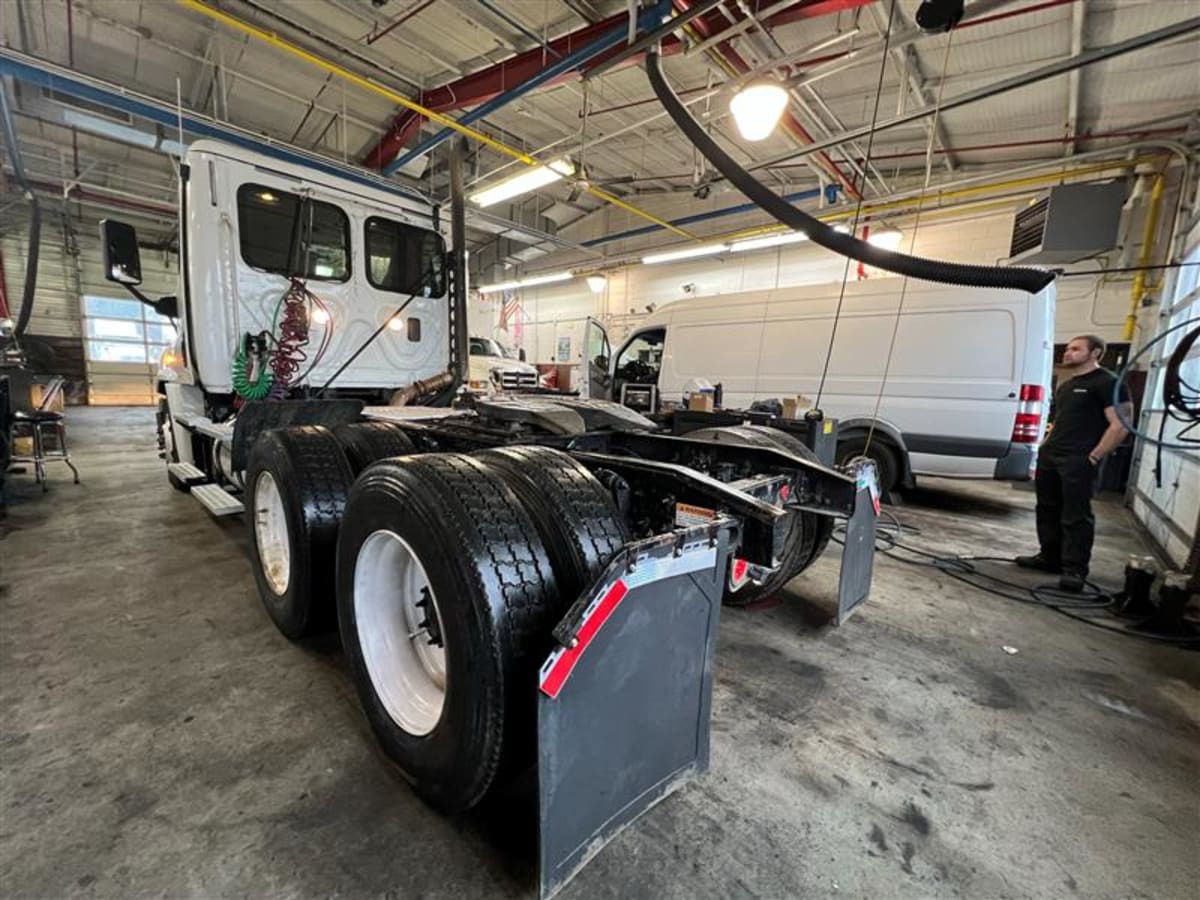 2017 Freightliner/Mercedes CASCADIA 125 677902