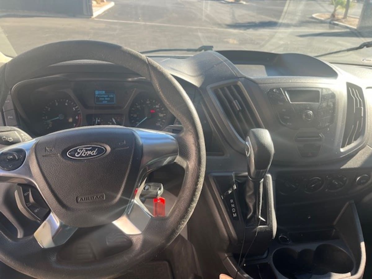 2016 Ford Motor Company TRANSIT 350 MED ROOF 677999