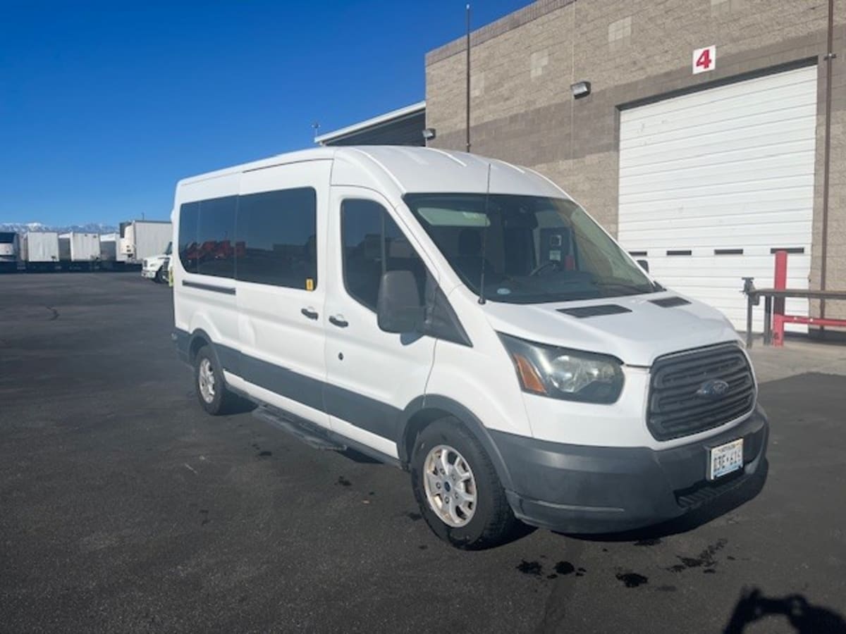 2016 Ford Motor Company TRANSIT 350 MED ROOF 677999