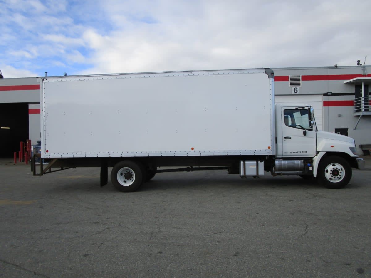 2017 Hino 338 678057