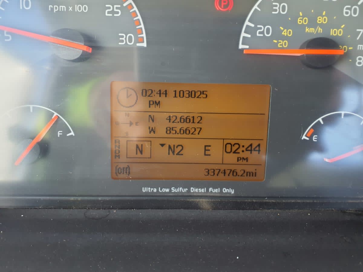 2017 Volvo - image 9