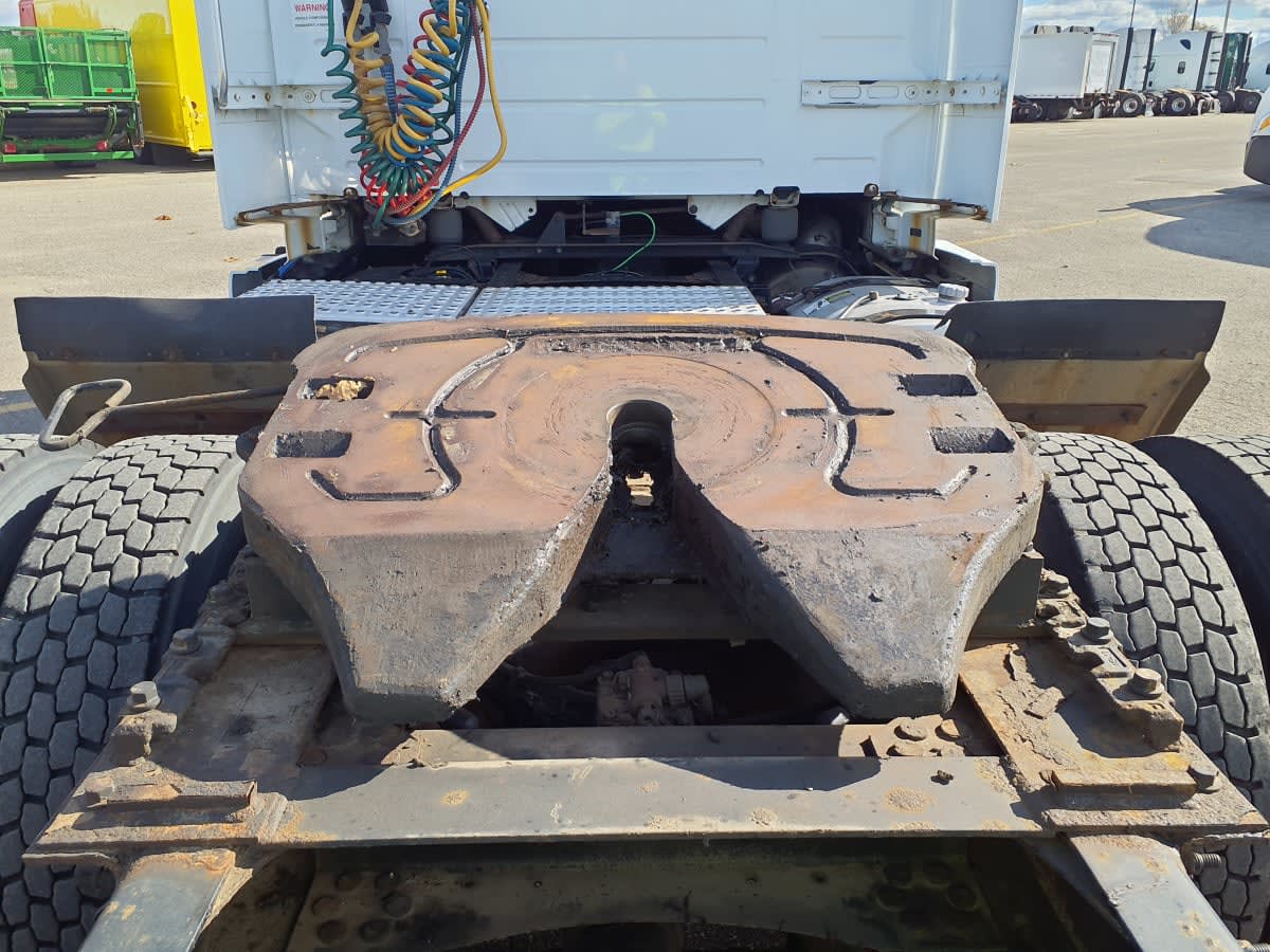 2017 Volvo - image 10