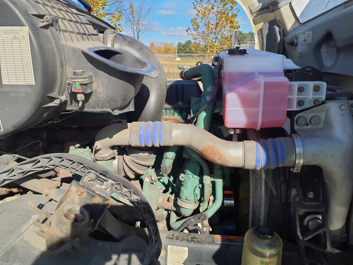 2017 Volvo - image 11