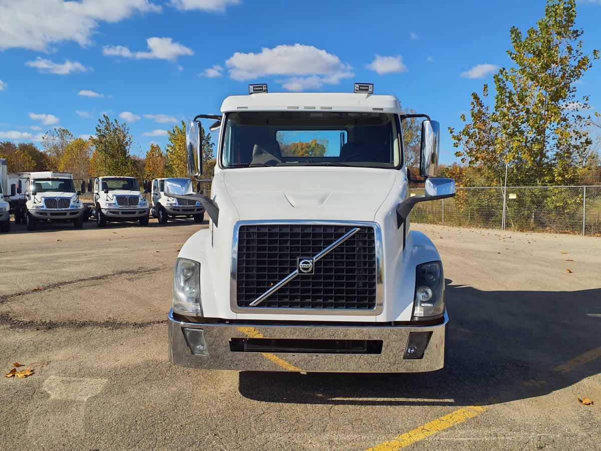 2017 Volvo - image 2