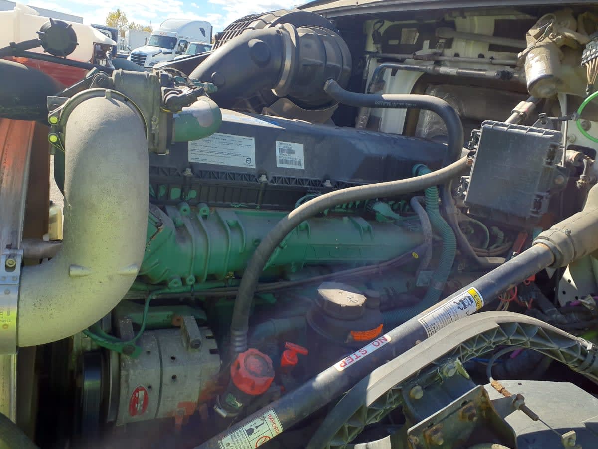 2017 Volvo - image 8