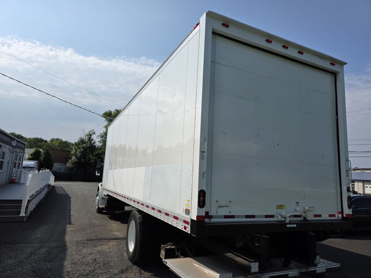 2017 Freightliner/Mercedes M2 106 678611