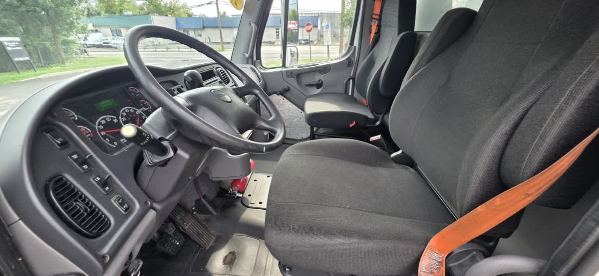 2017 Freightliner/Mercedes M2 106 678612