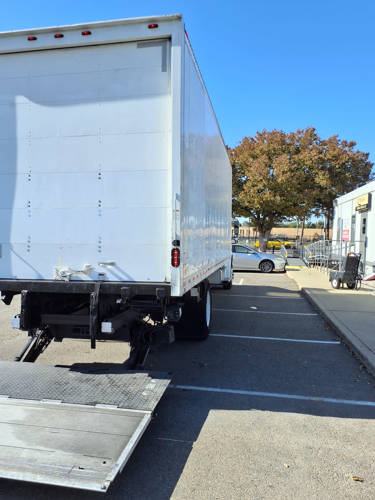 2017 Freightliner/Mercedes M2 106 678615