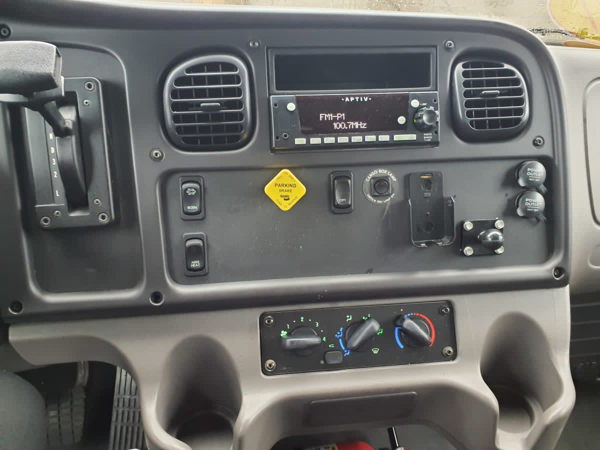 2017 Freightliner/Mercedes M2 106 678619