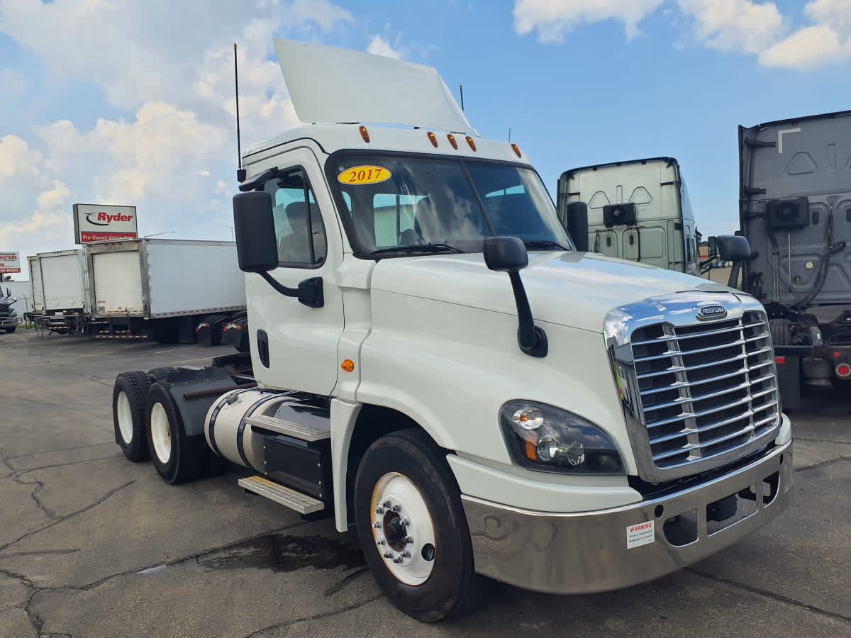 2017 Freightliner Cascadia in Oak Creek, WI — photo 3