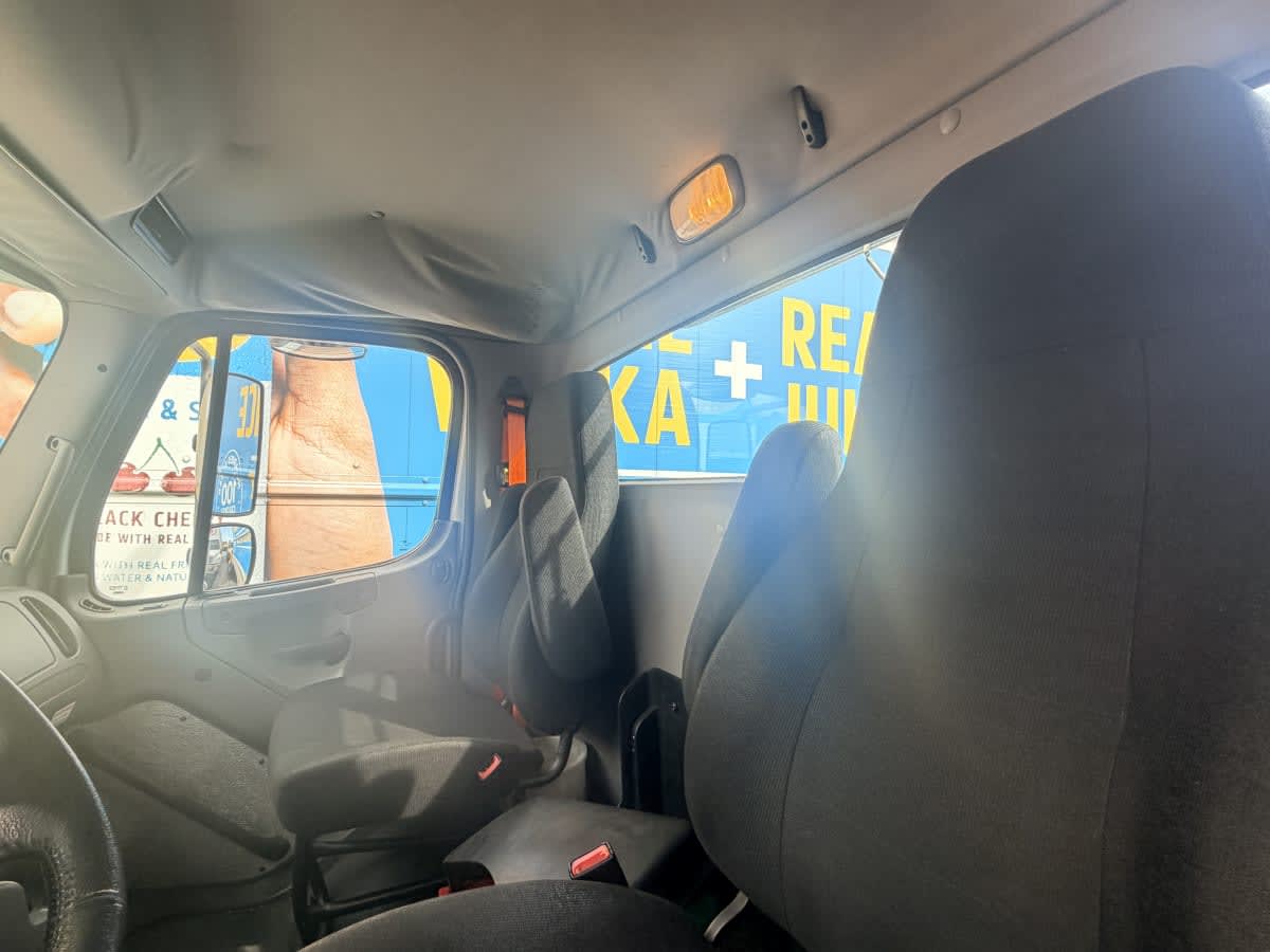 2017 Freightliner M2 112 - image 7