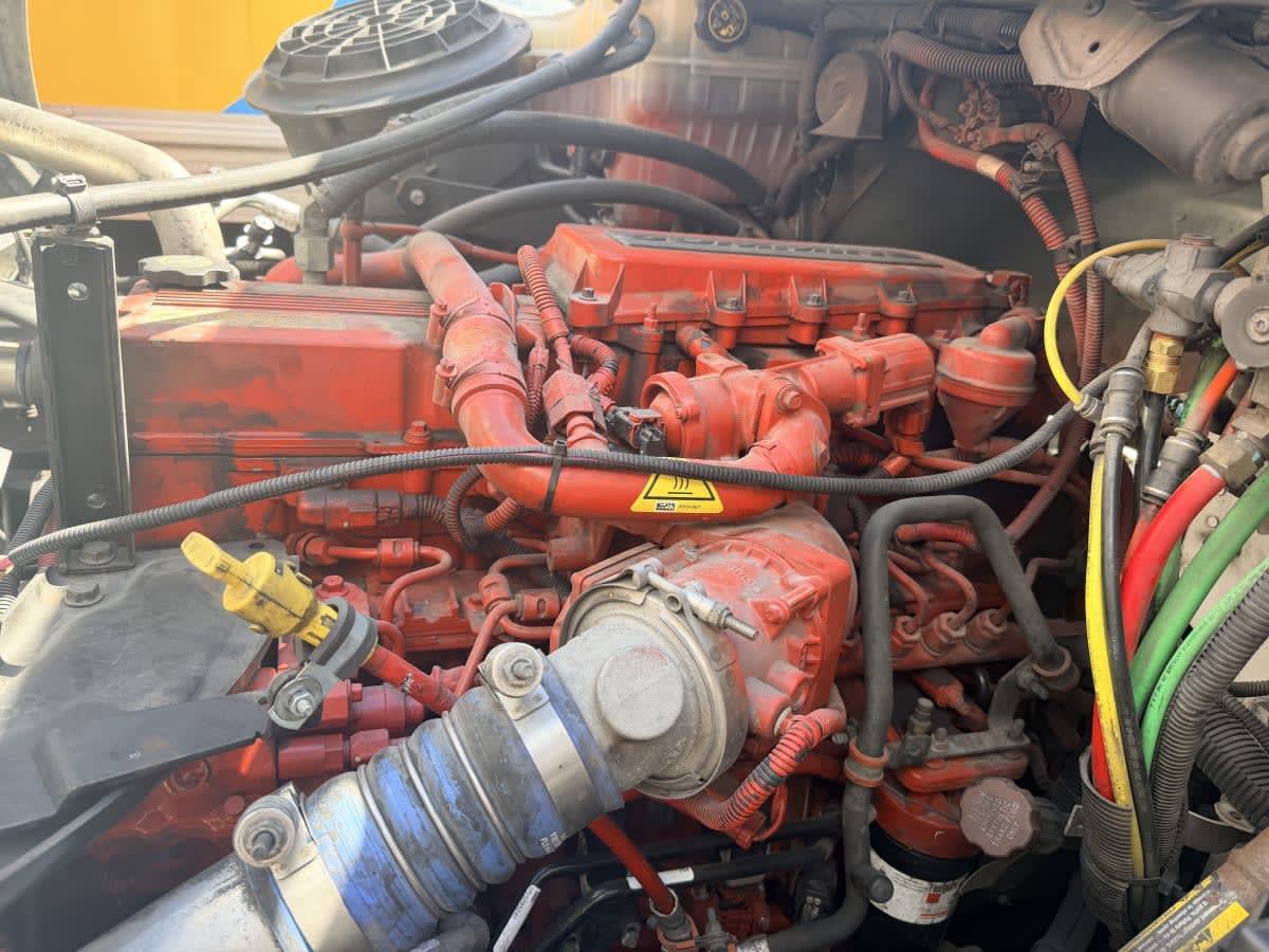 2017 Freightliner M2 112 - image 8