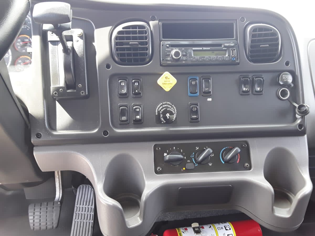 2017 Freightliner/Mercedes M2 106 678931
