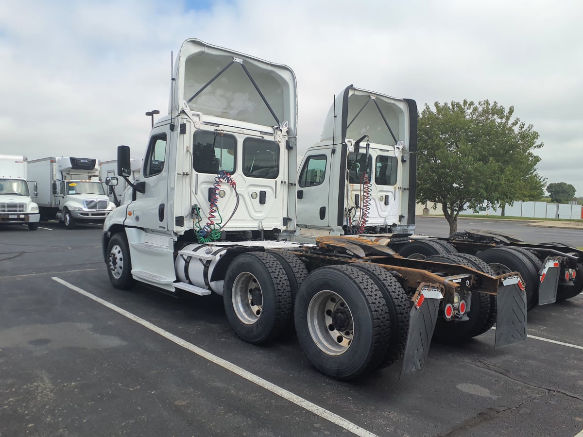 2017 Freightliner/Mercedes CASCADIA 125 679115