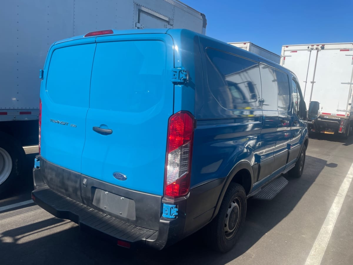 2017 Ford Motor Company TRANSIT 250 679276