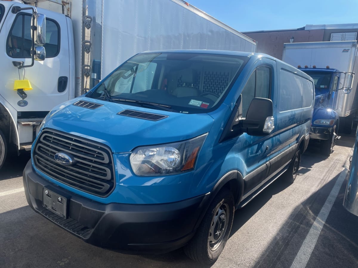 2017 Ford Motor Company TRANSIT 250 679276