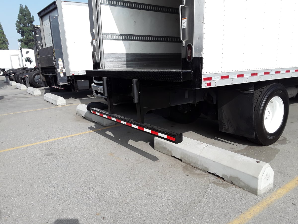 2017 Freightliner/Mercedes M2 106 679352