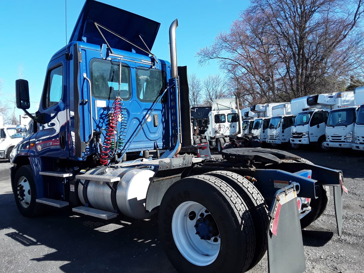 2017 Freightliner/Mercedes CASCADIA 125 679451