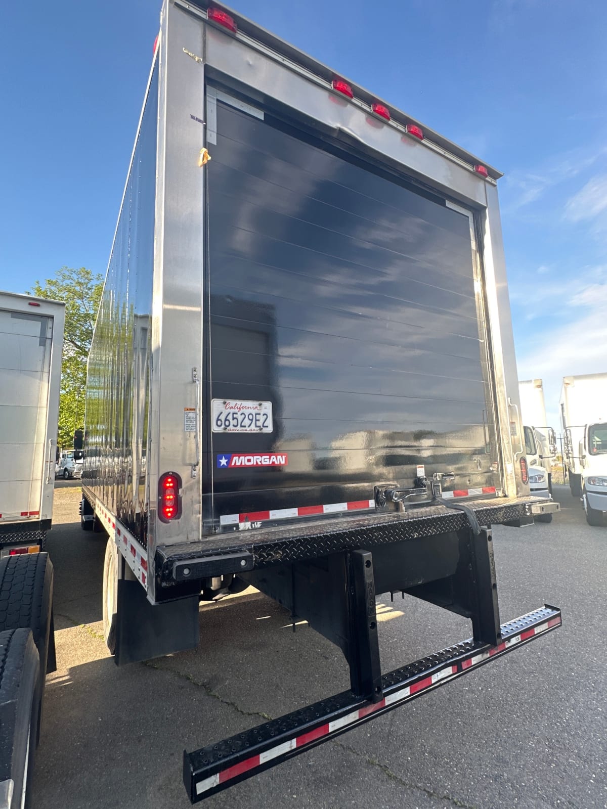 2017 Freightliner/Mercedes M2 106 679467