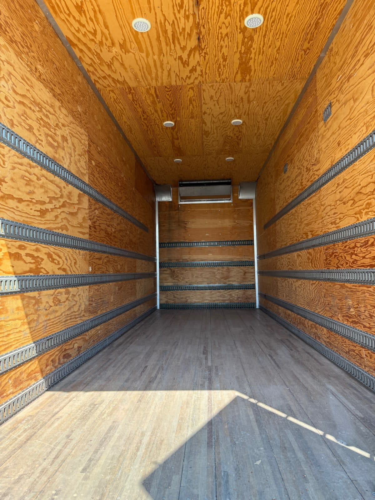 2018 Freightliner M2 106 679557