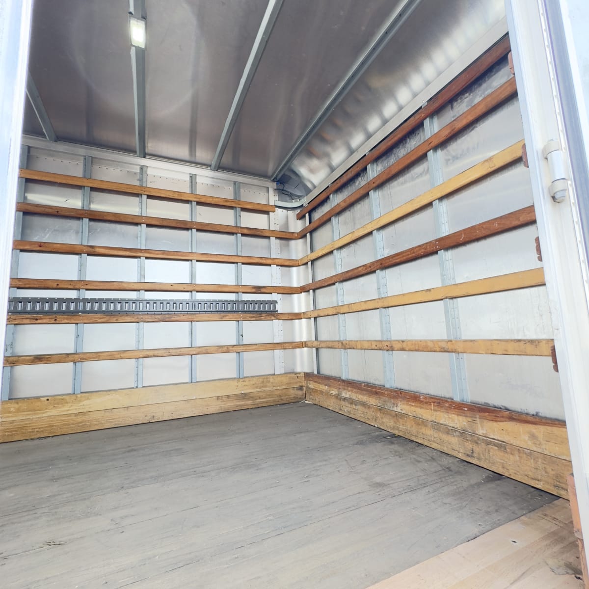 2017 Isuzu NQR 679566