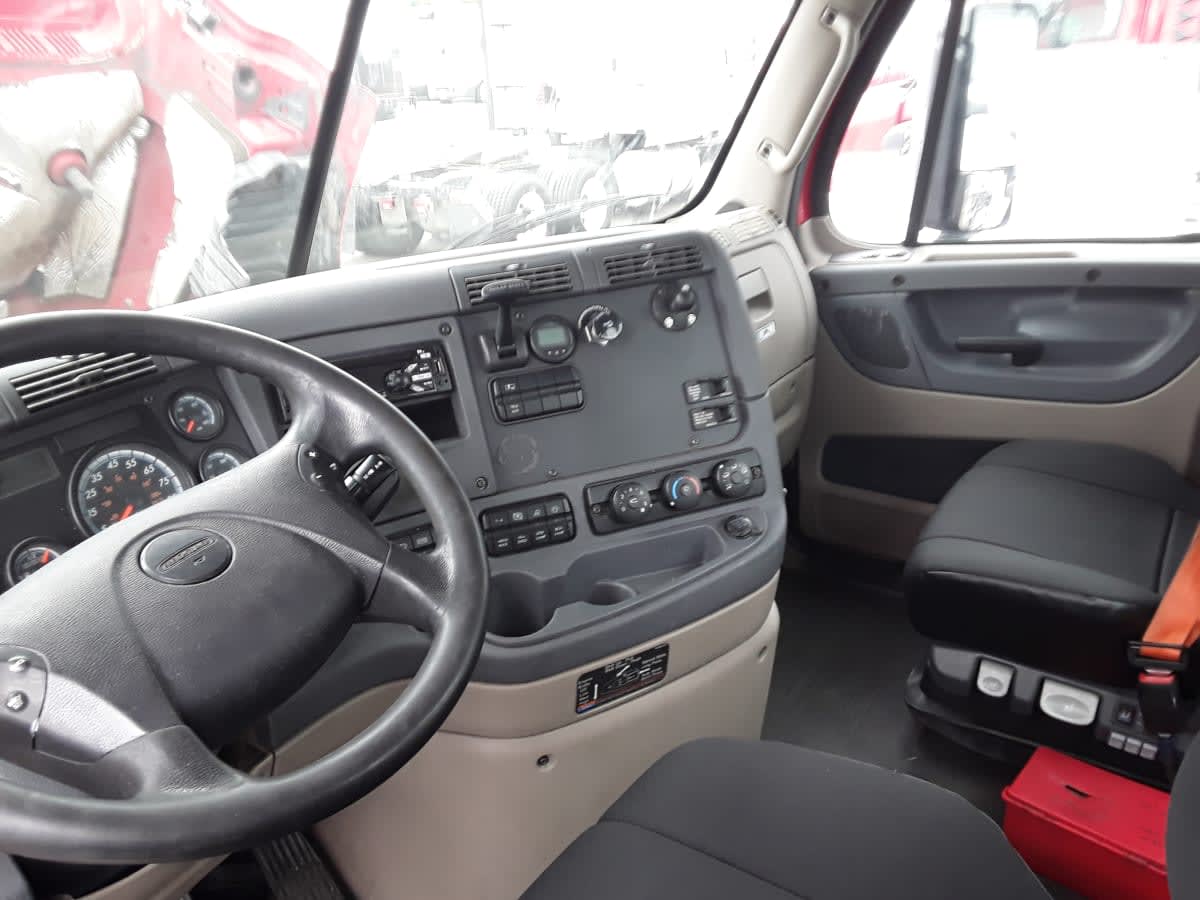 2017 Freightliner - image 7