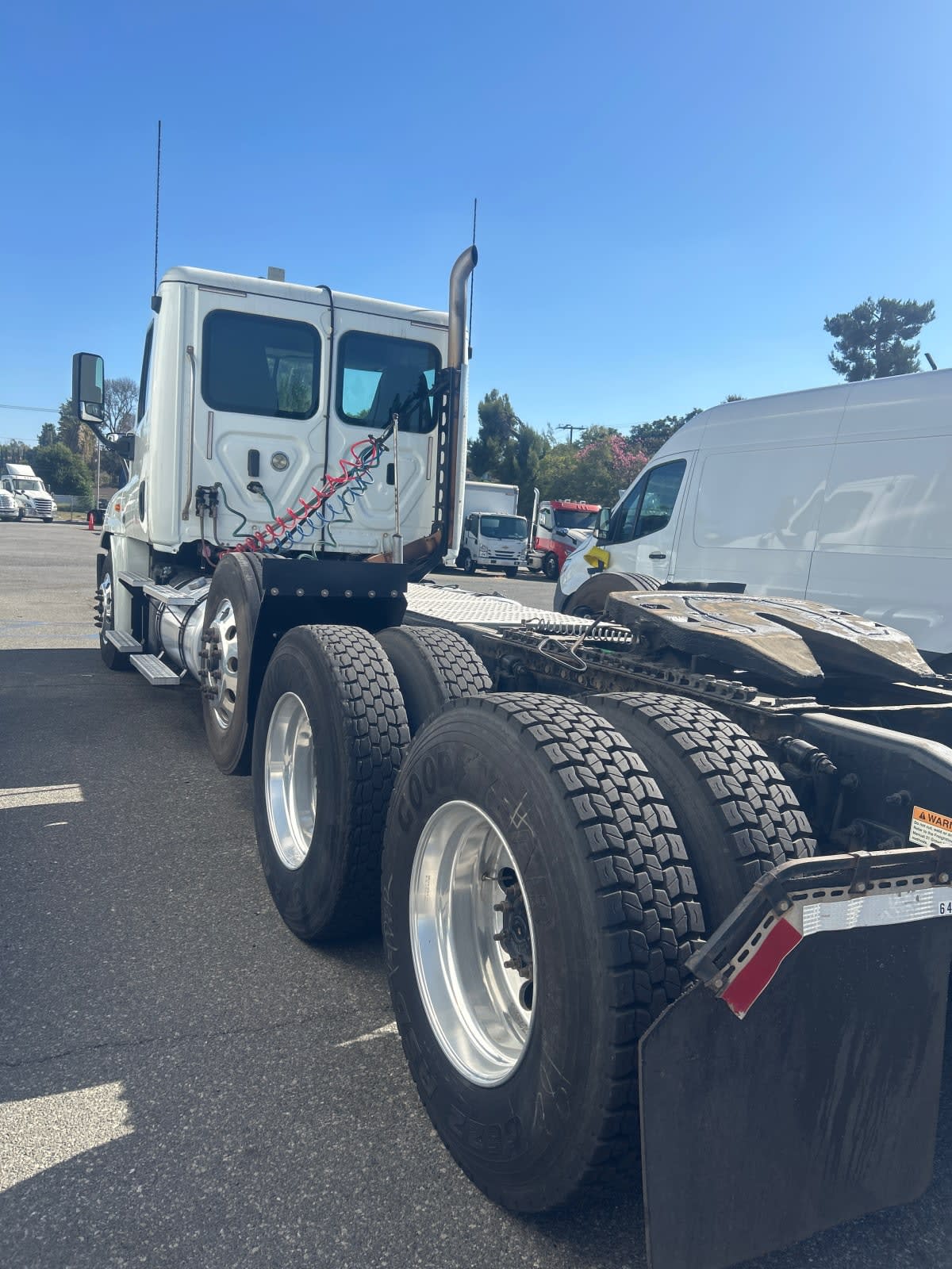 2017 Freightliner Cascadia in Pomona, CA — photo 6