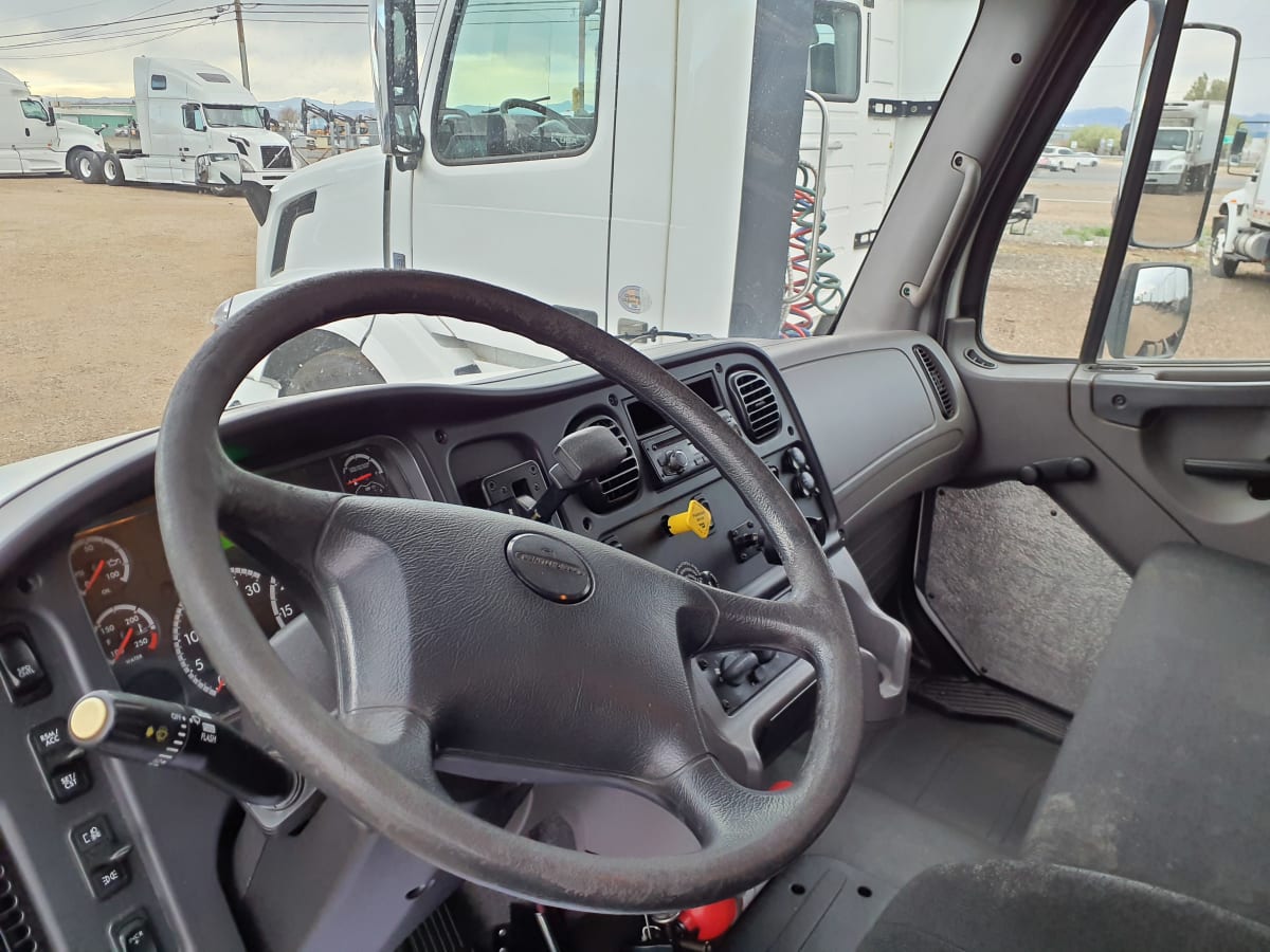 2017 Freightliner/Mercedes M2 106 679663