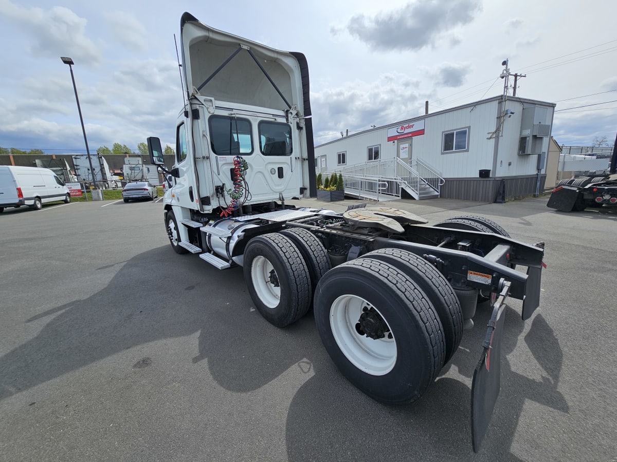 2017 Freightliner/Mercedes CASCADIA 125 679695