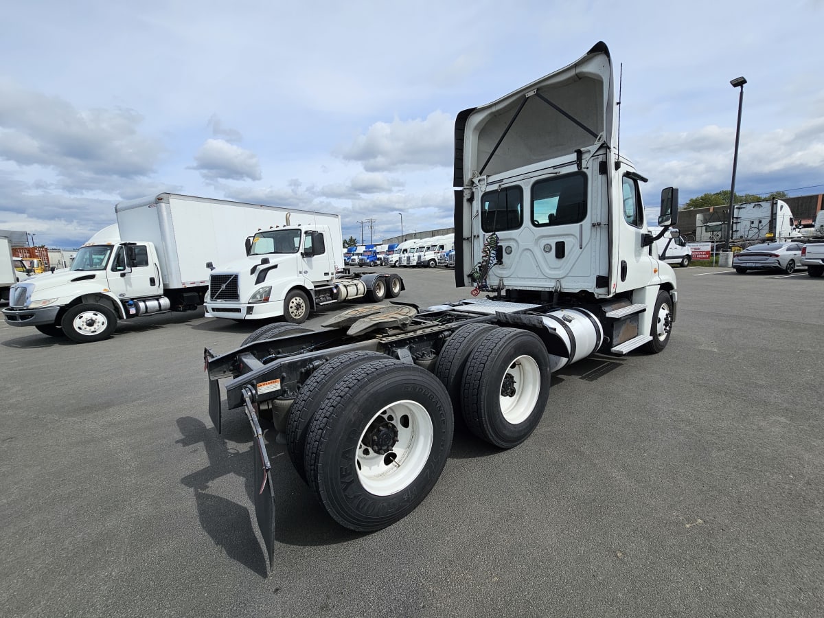 2017 Freightliner/Mercedes CASCADIA 125 679695