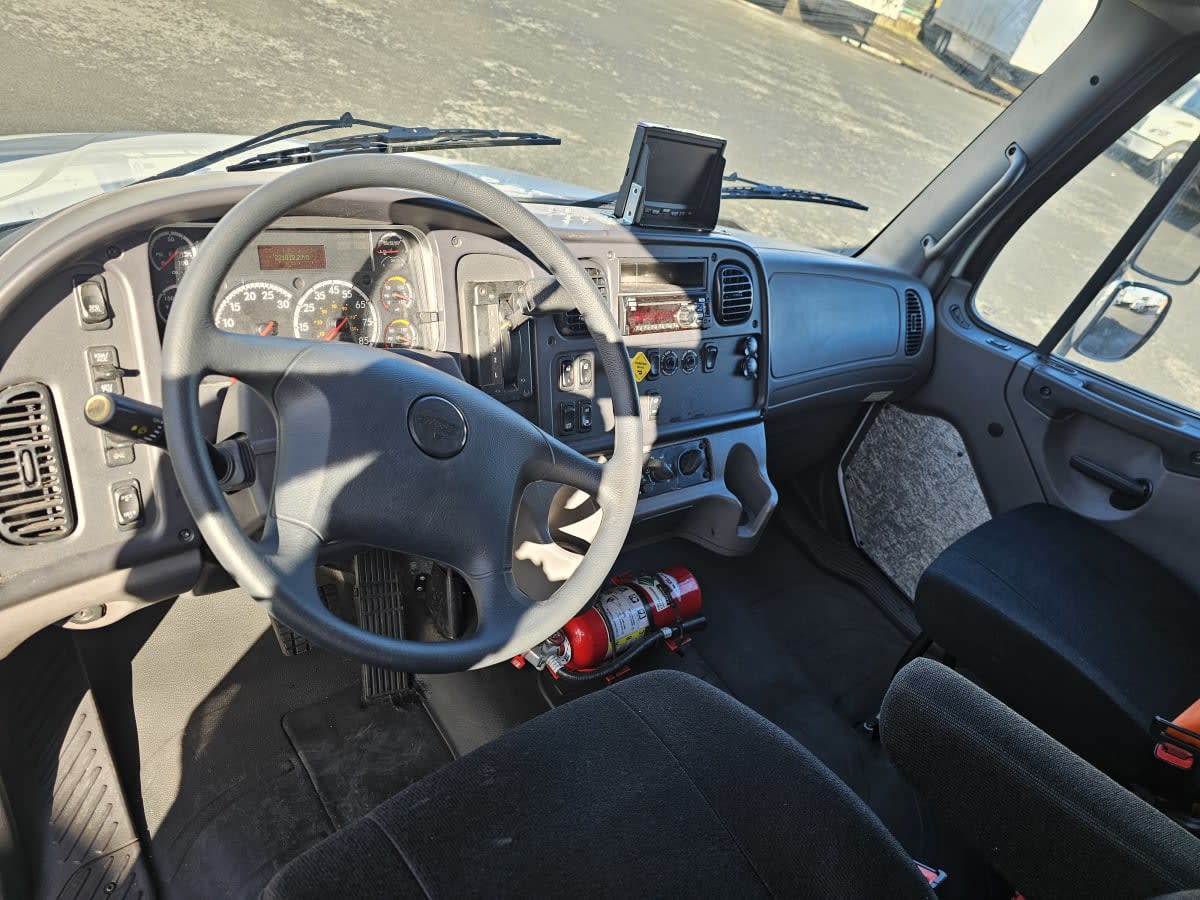 2017 Freightliner/Mercedes M2 106 679700