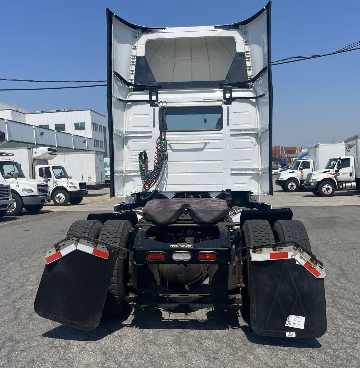 2017 Volvo - image 5