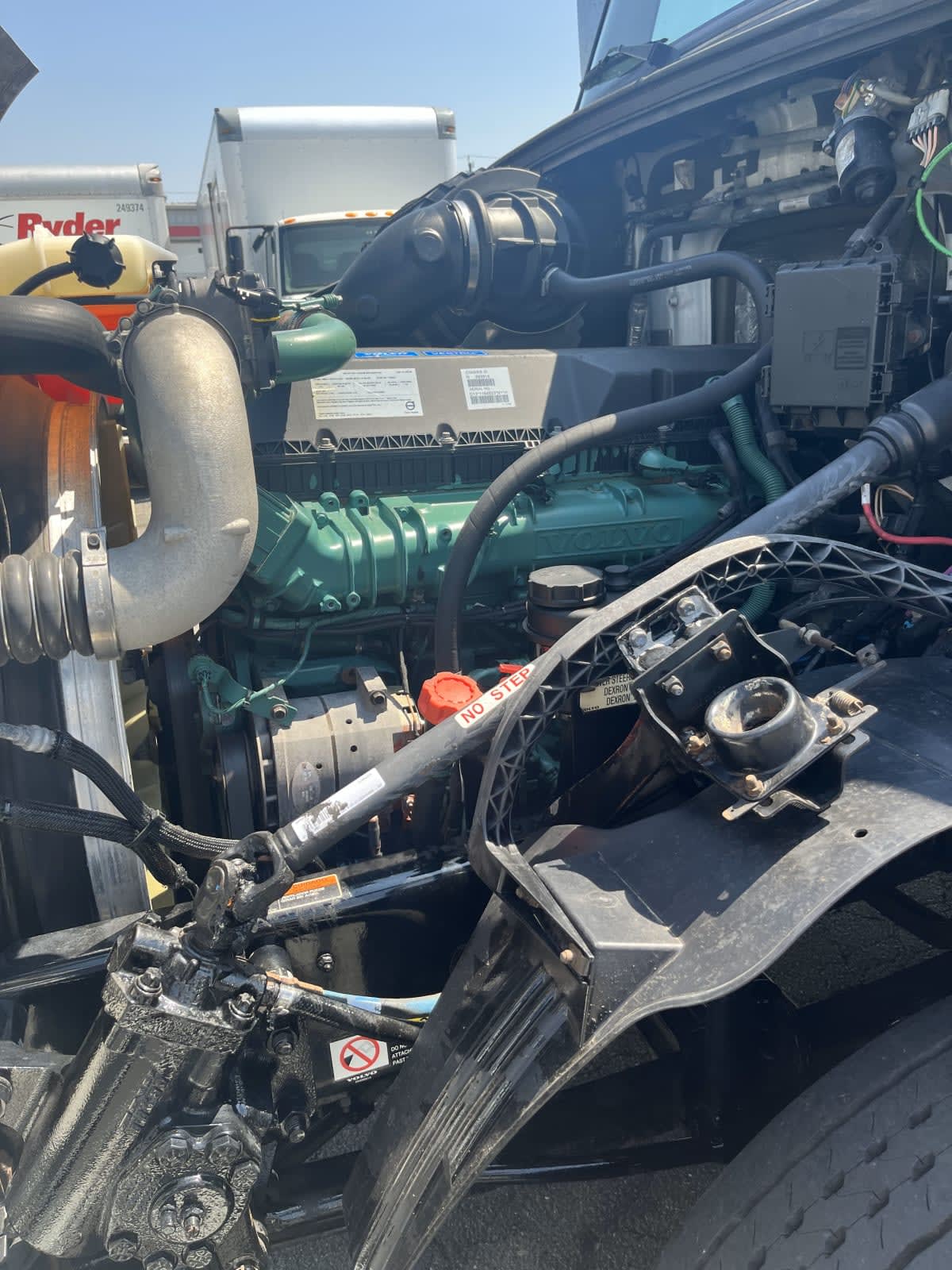 2017 Volvo - image 6