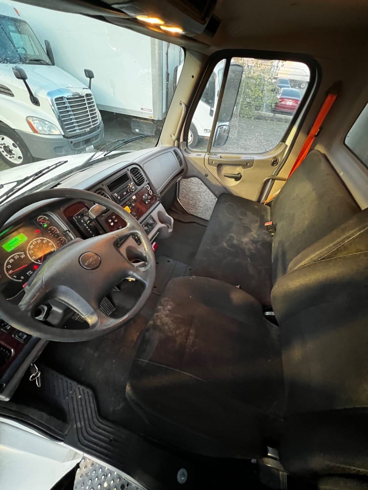 2017 Freightliner/Mercedes M2 106 679833